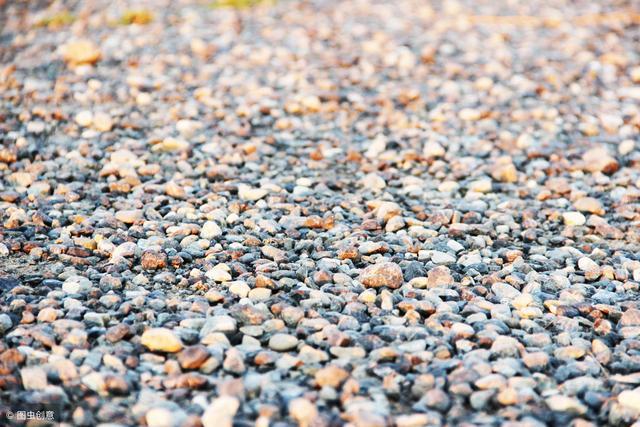 8小時破碎2000噸河卵石，鄂式移動破碎站盡展實力！