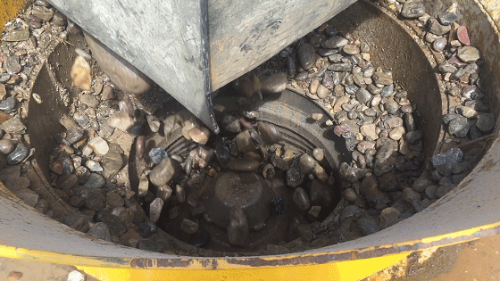 日破碎2000噸河卵石，車載移動破碎機展實力！