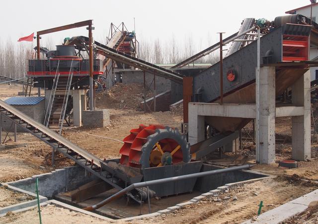 人工砂生產(chǎn)工藝的經(jīng)濟(jì)對(duì)比及選擇依據(jù)：濕法、干法、半干法制砂